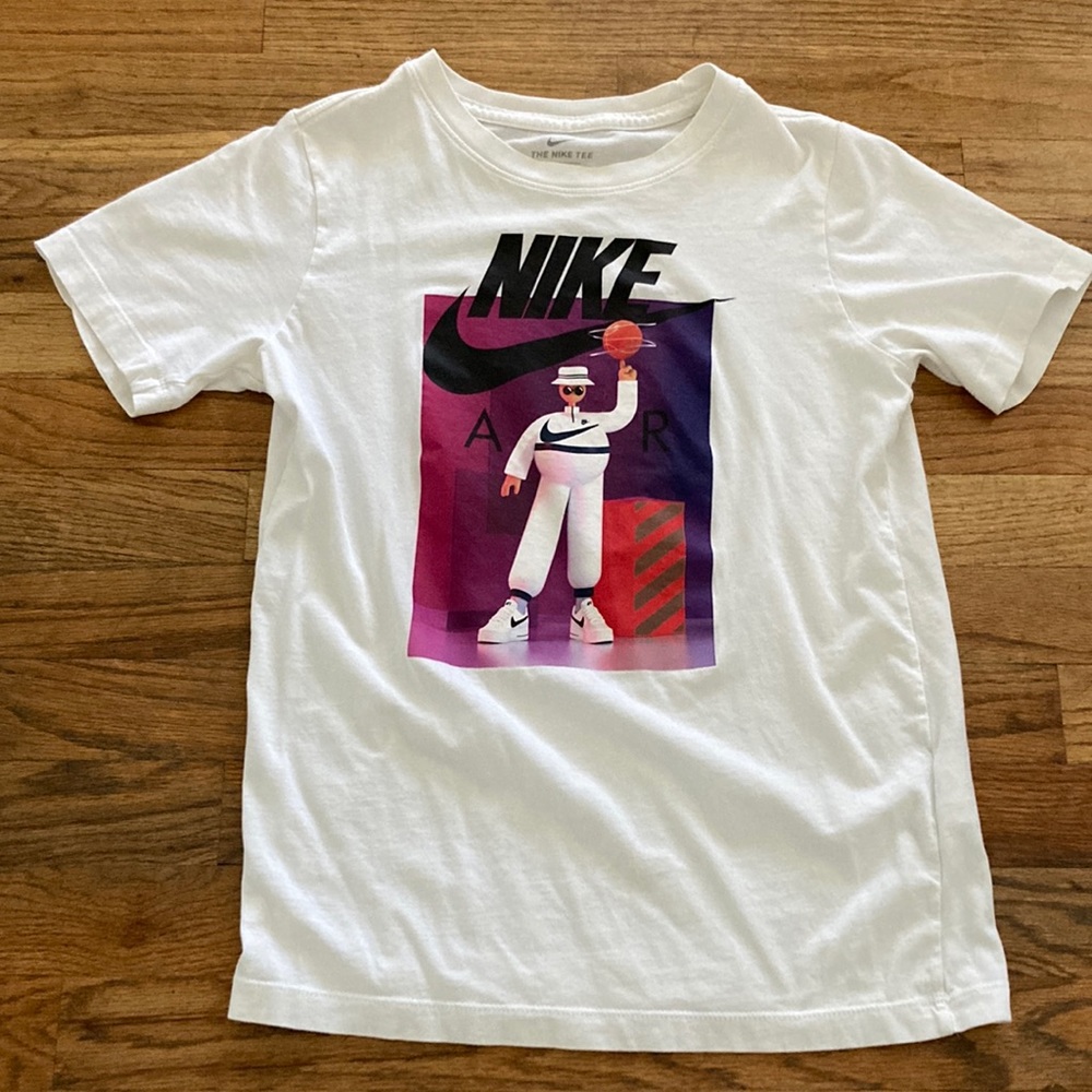 Boys Nike basketball tee size L
